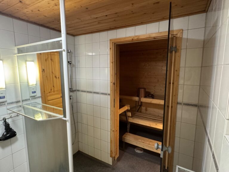 6 henkilön mökki